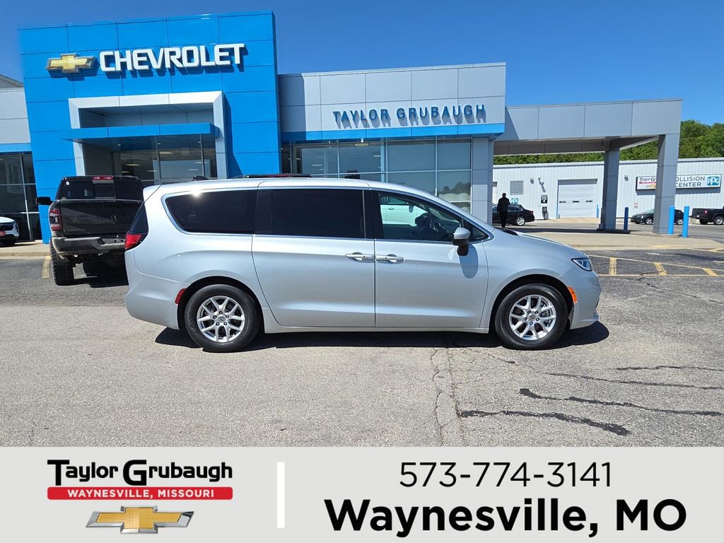 Used 2023 Chrysler Pacifica Touring-L