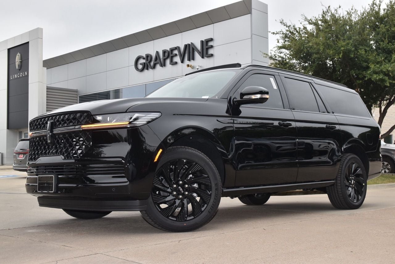 New 2027 Lincoln Navigator L Reserve w/ Jet Appearance Package