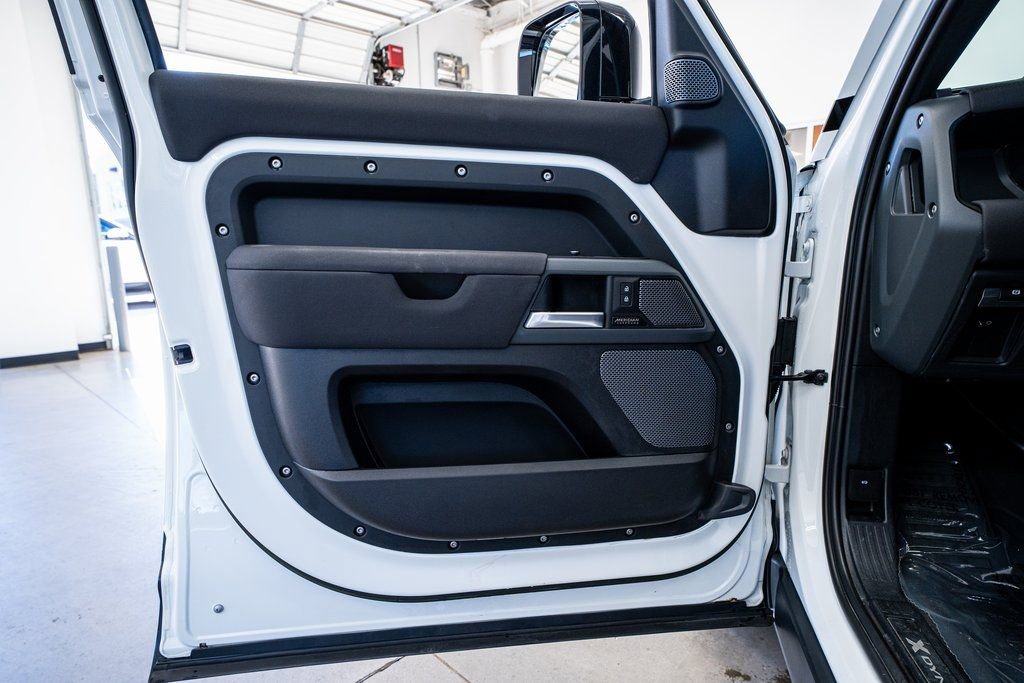 2023 Land Rover Defender 110 X-Dynamic SE