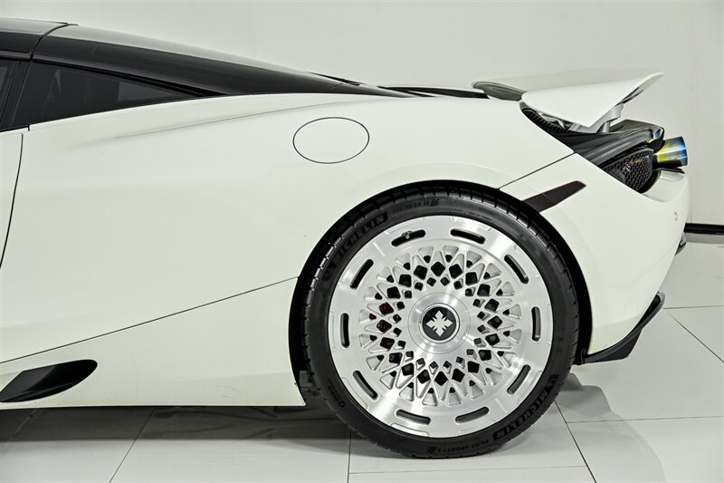 Used 2021 McLaren 720S photo 10