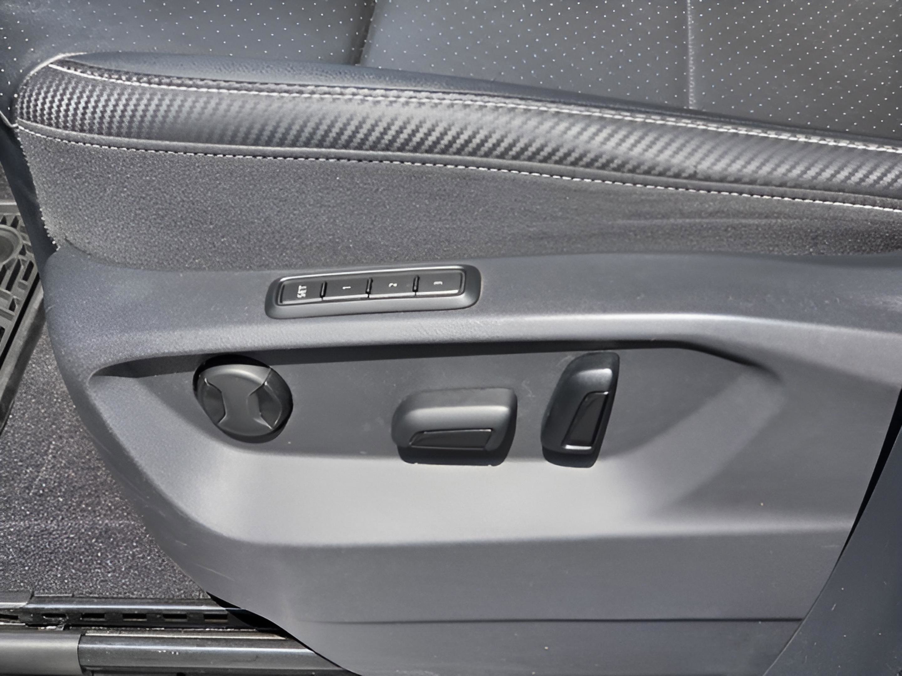 2023 Volkswagen Atlas Cross Sport SEL R-Line