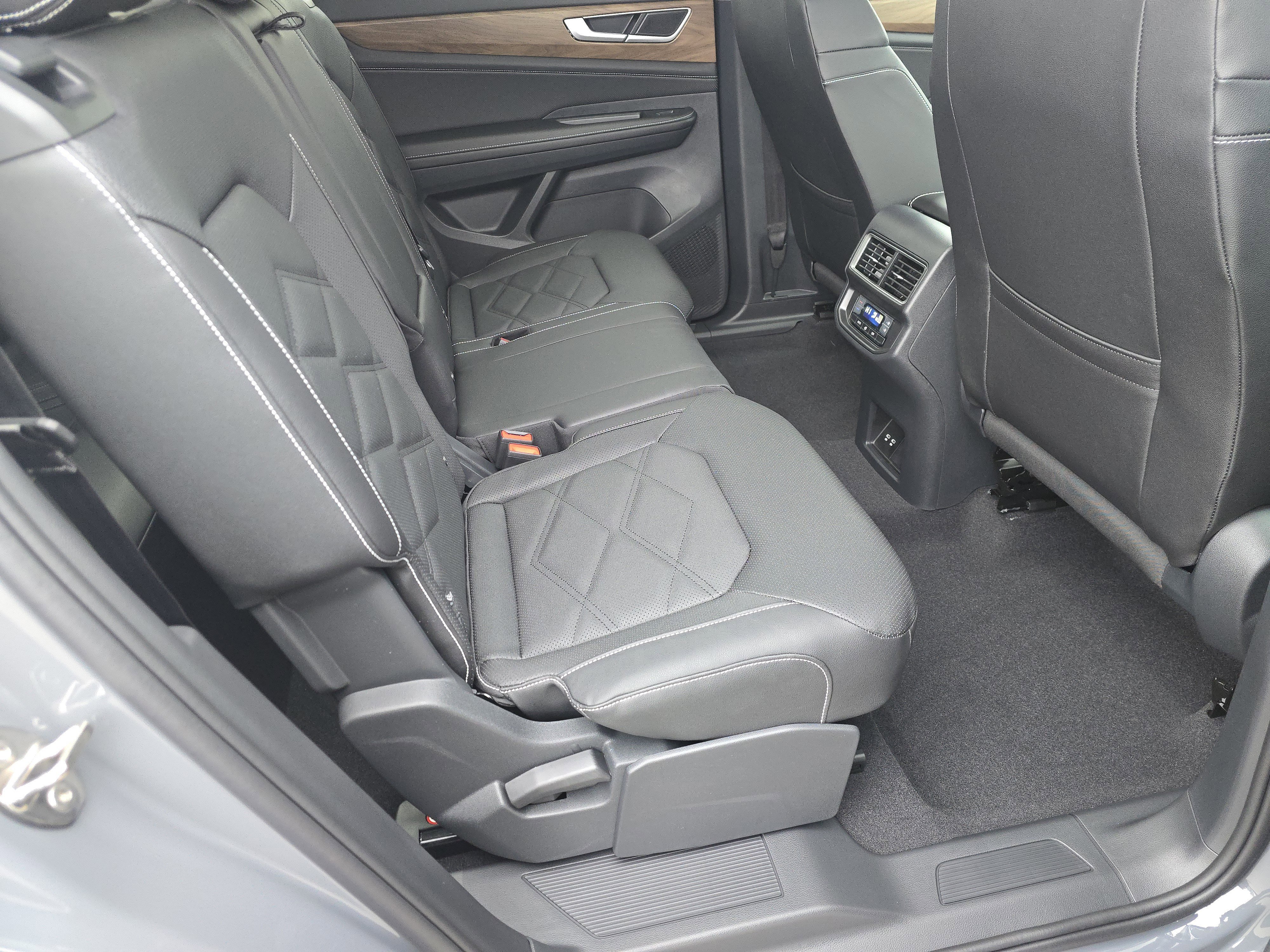 2026 Volkswagen Atlas SE