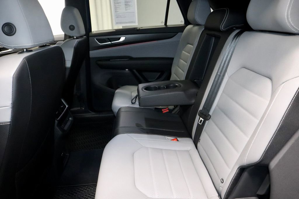 2025 Volkswagen Atlas Cross Sport SEL R-Line