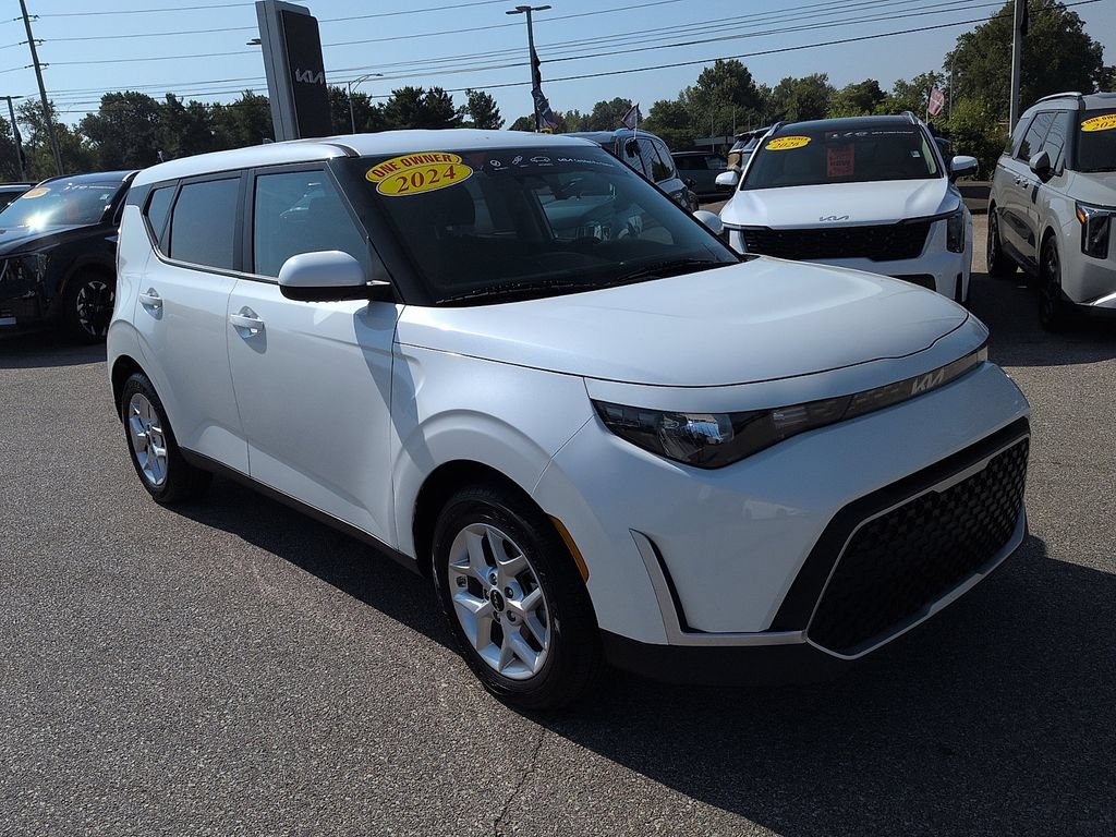 Used 2024 Kia Soul LX w/ Option Group 015