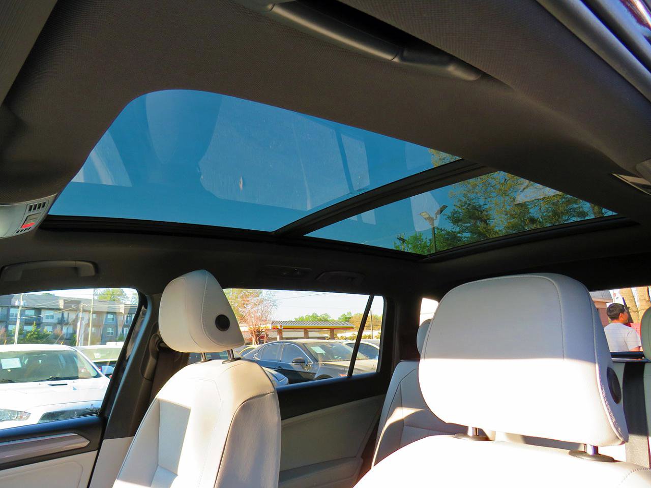 2023 Volkswagen Tiguan SE R-Line