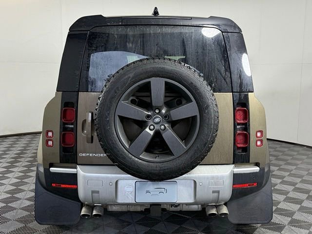 2024 Land Rover Defender 110 SE