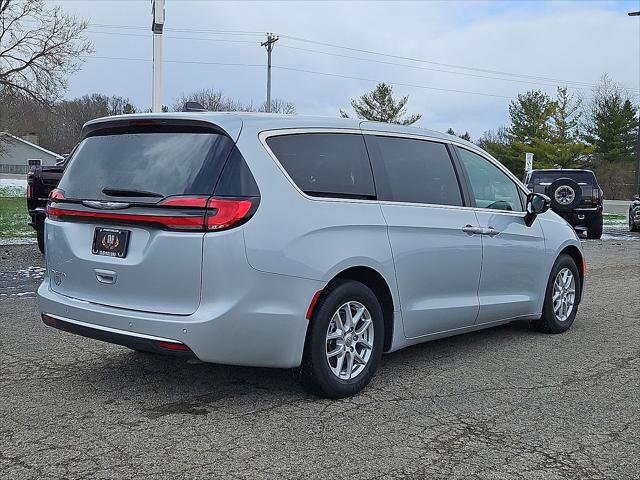 2024 Chrysler Pacifica Touring-L