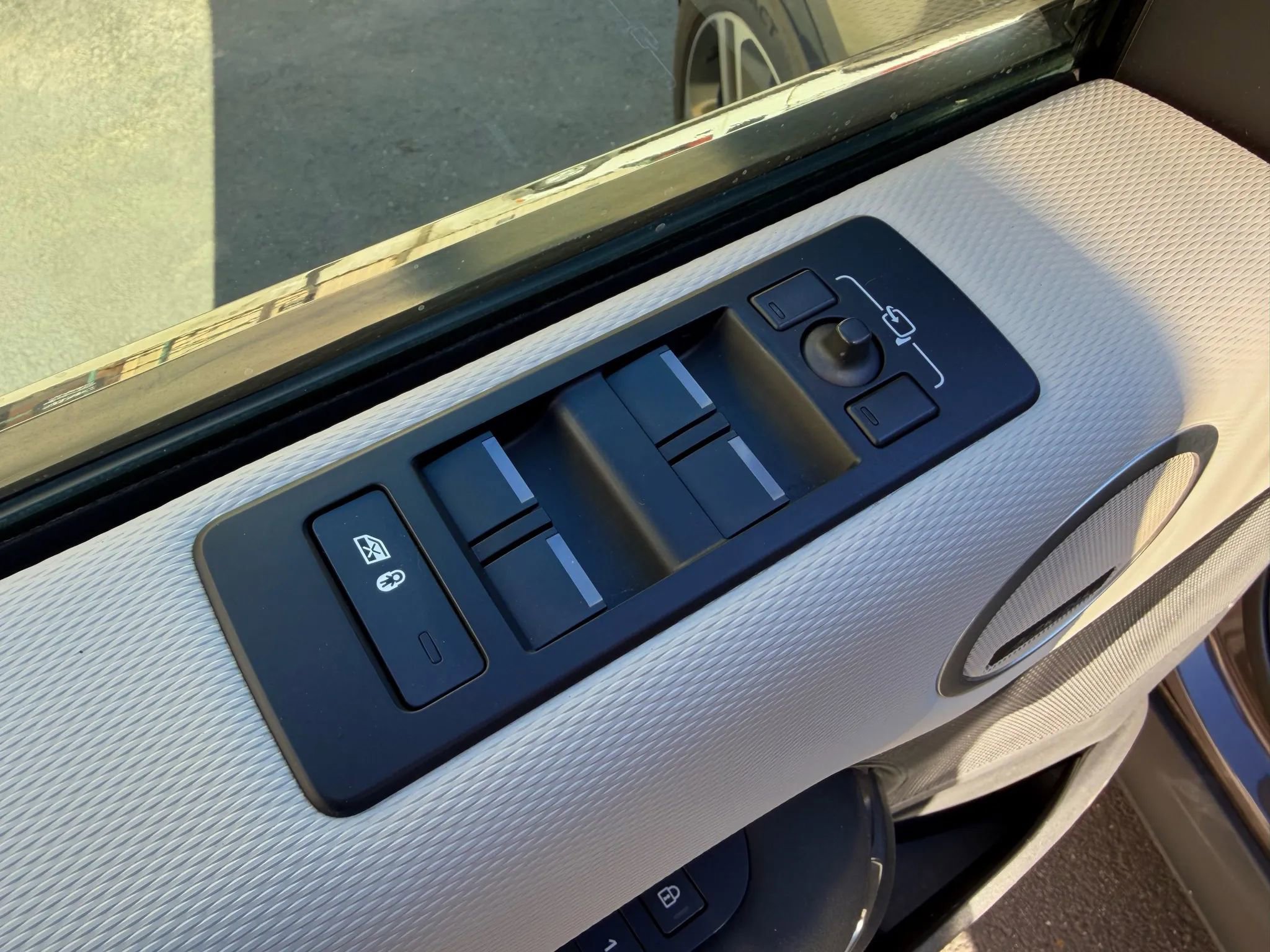 2023 Land Rover Discovery Metropolitan Edition