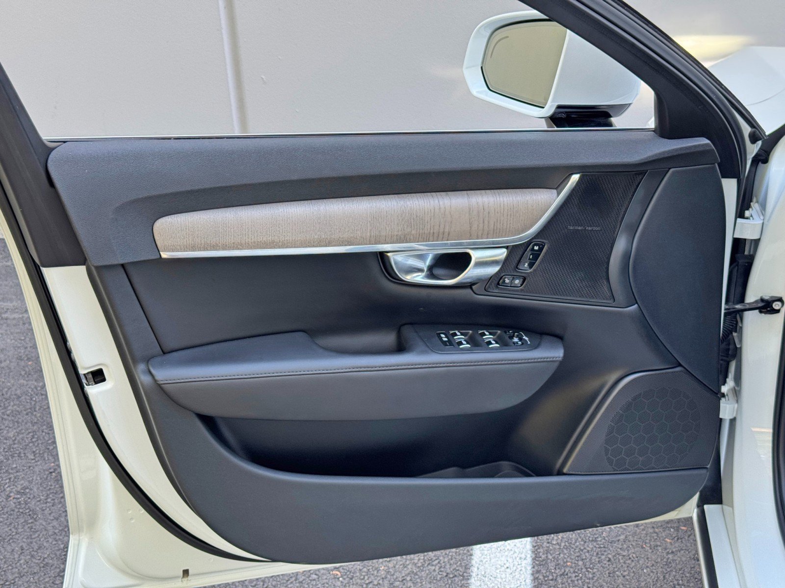 2023 Volvo S90 B6 Plus