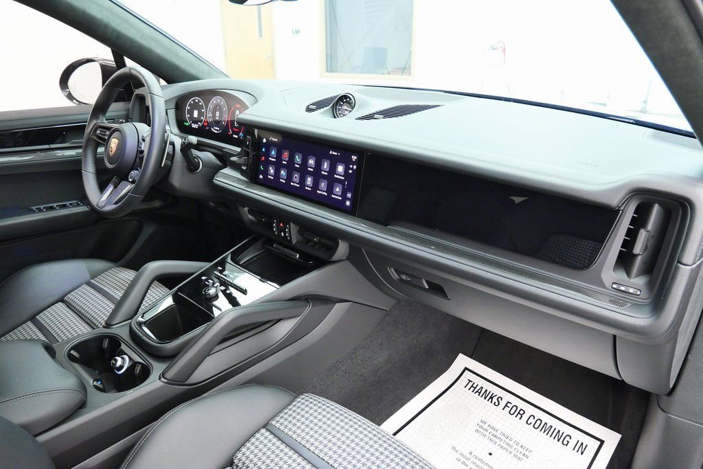 2025 Porsche Cayenne GTS