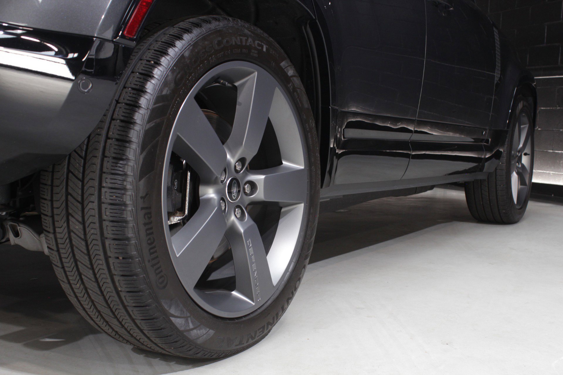 2025 Land Rover Defender 110 V8