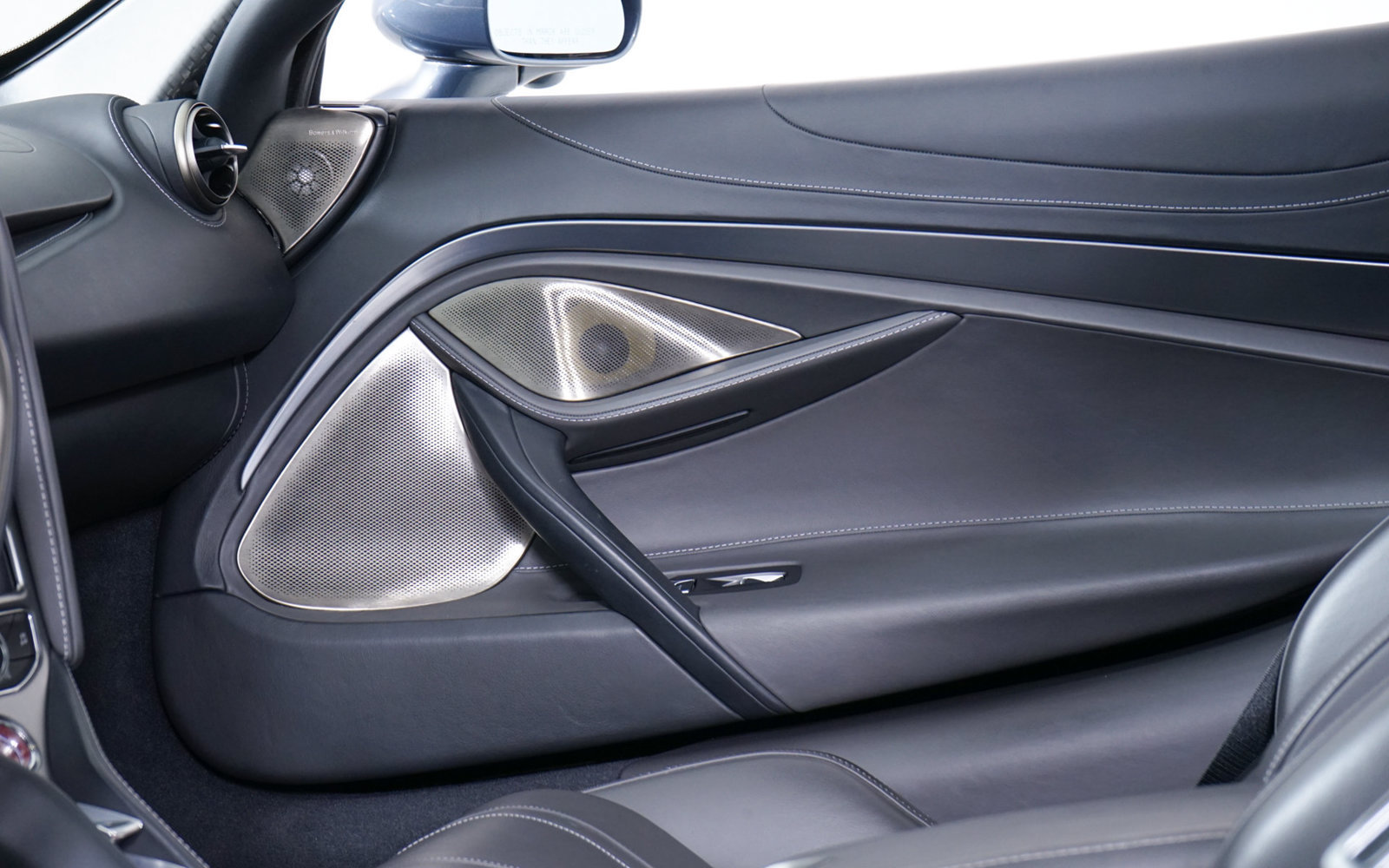 Used 2018 McLaren 720S Luxury photo 28