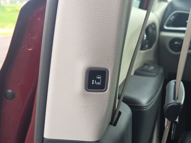 2023 Chrysler Pacifica Touring-L