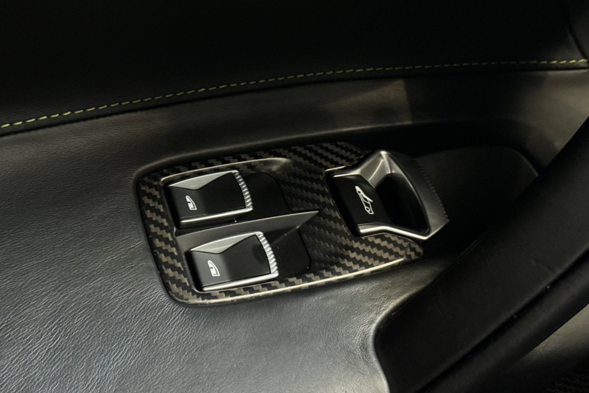 Used 2022 McLaren 765LT photo 14