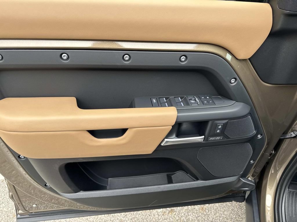 2026 Land Rover Defender 110 X-Dynamic SE