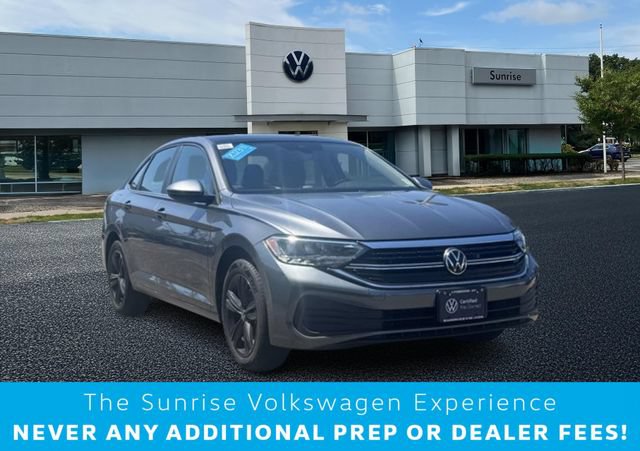 Used 2023 Volkswagen Jetta SE w/ Panoramic Sunroof Package