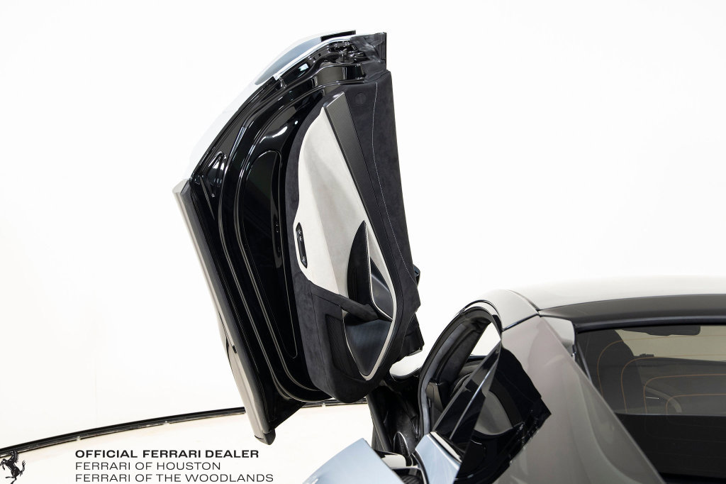 Used 2022 McLaren 765LT photo 23