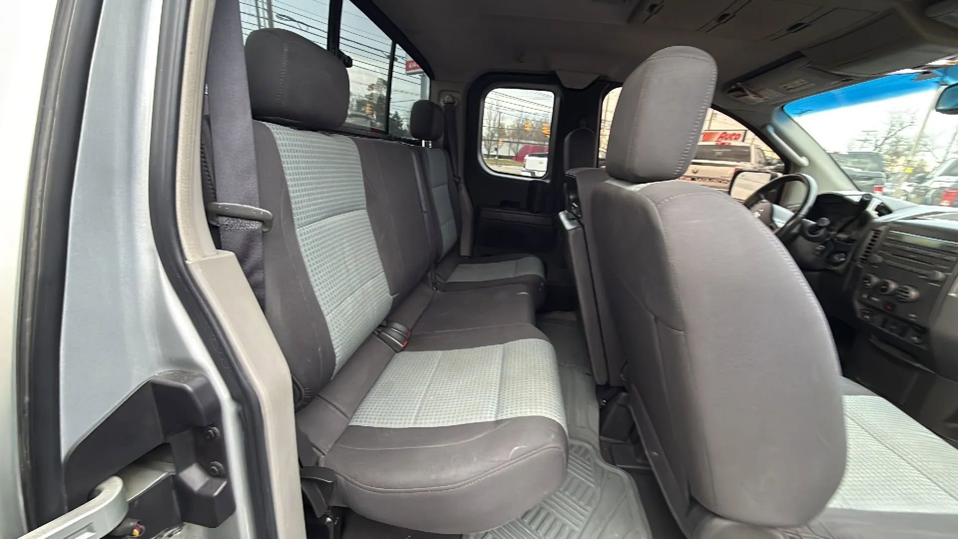 2004 Nissan Titan SE