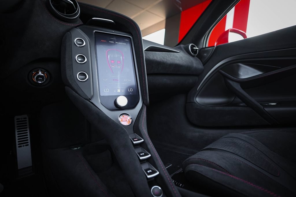 Used 2027 McLaren 750S Spider photo 34