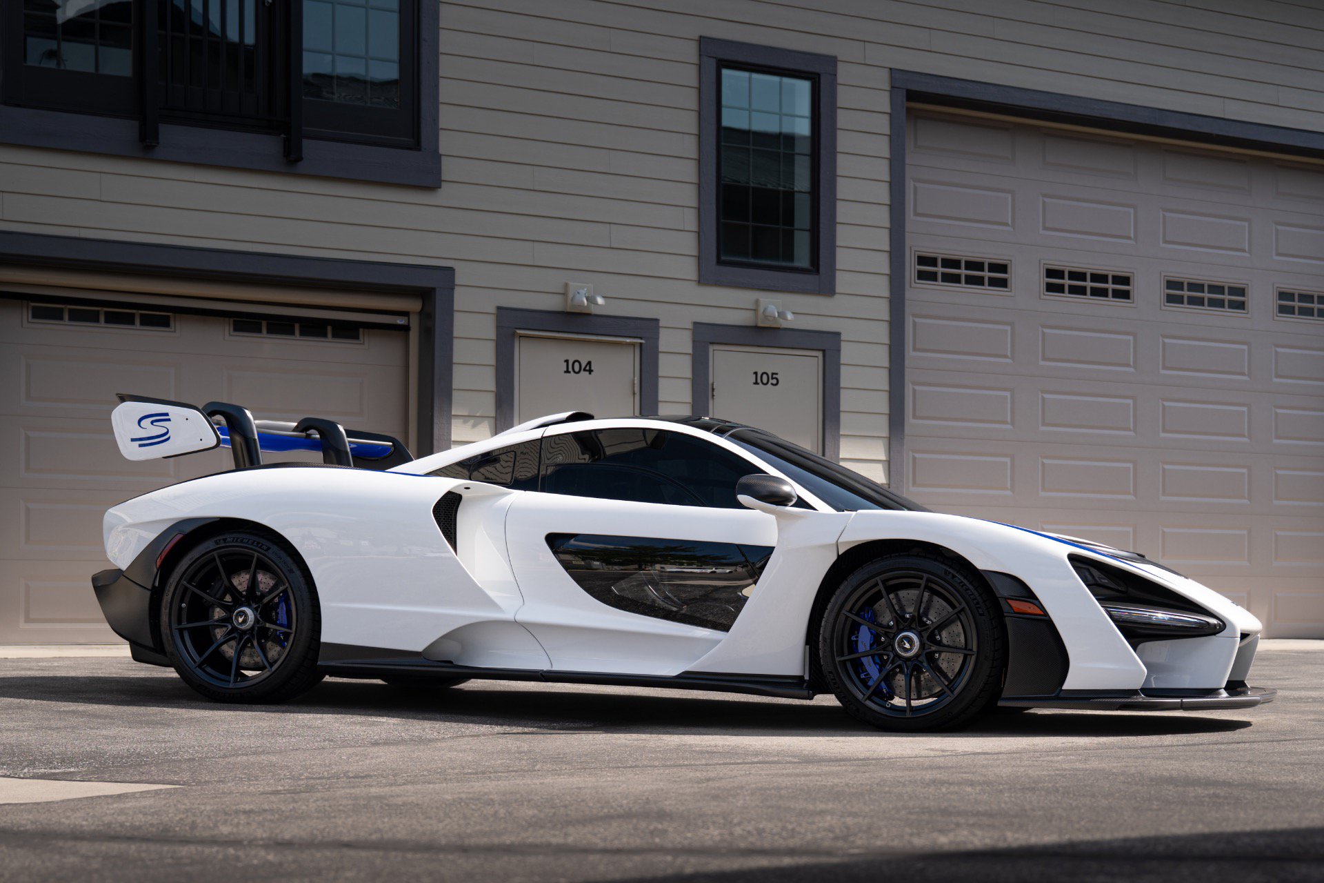 Used 2019 McLaren Senna photo 16