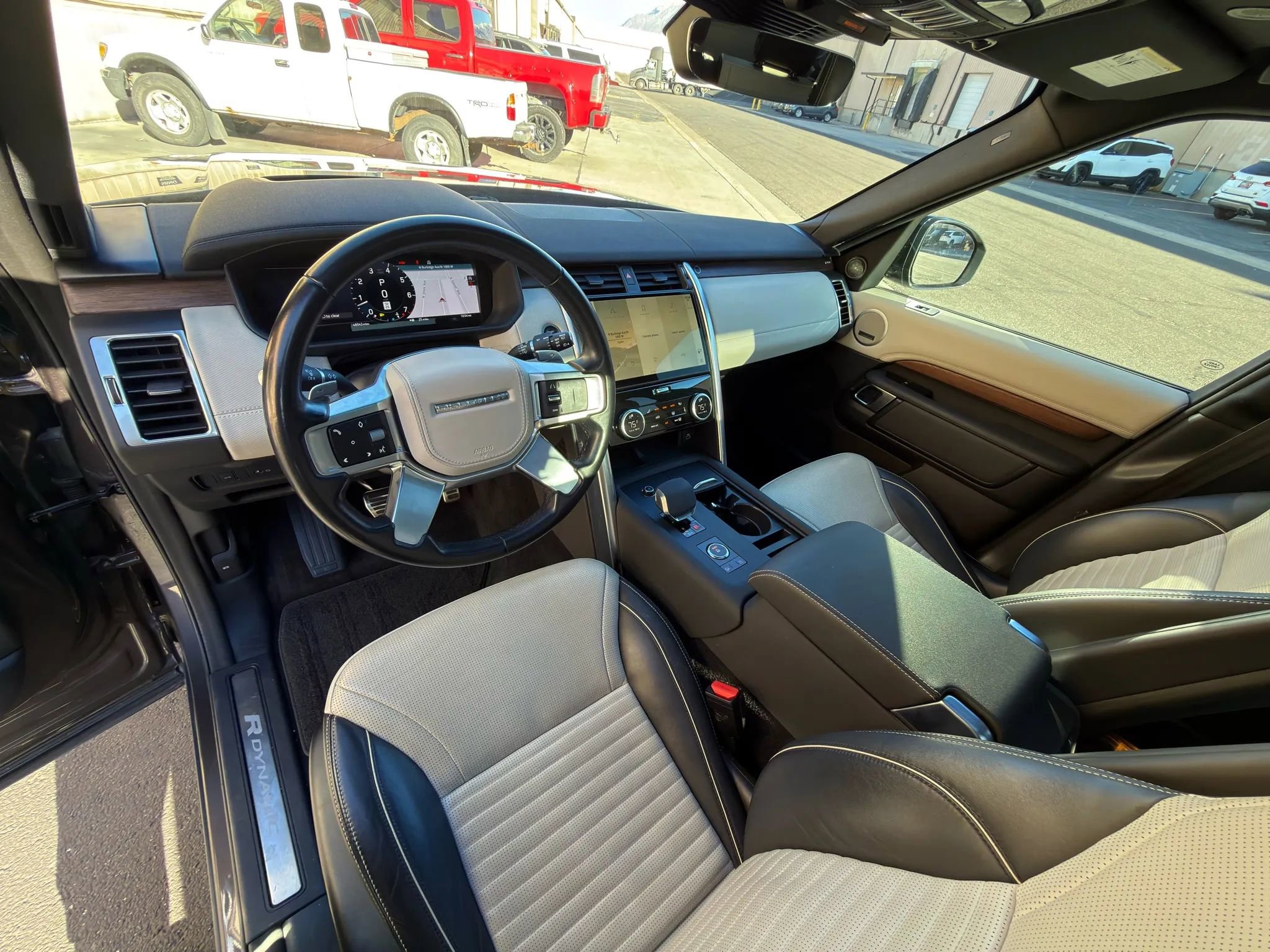 2023 Land Rover Discovery Metropolitan Edition