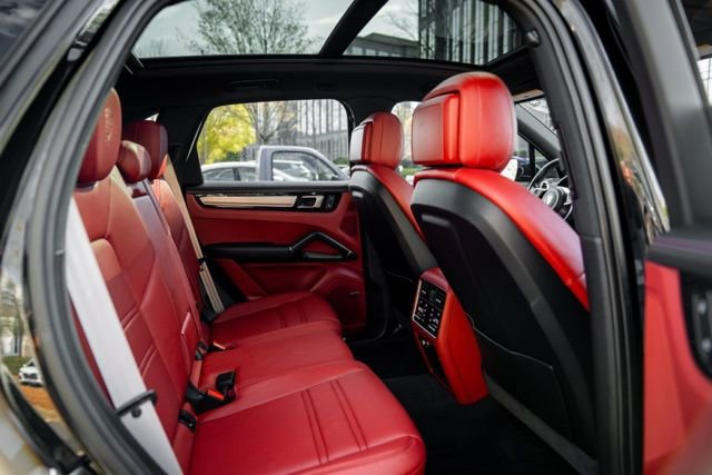 2023 Porsche Cayenne Platinum Edition
