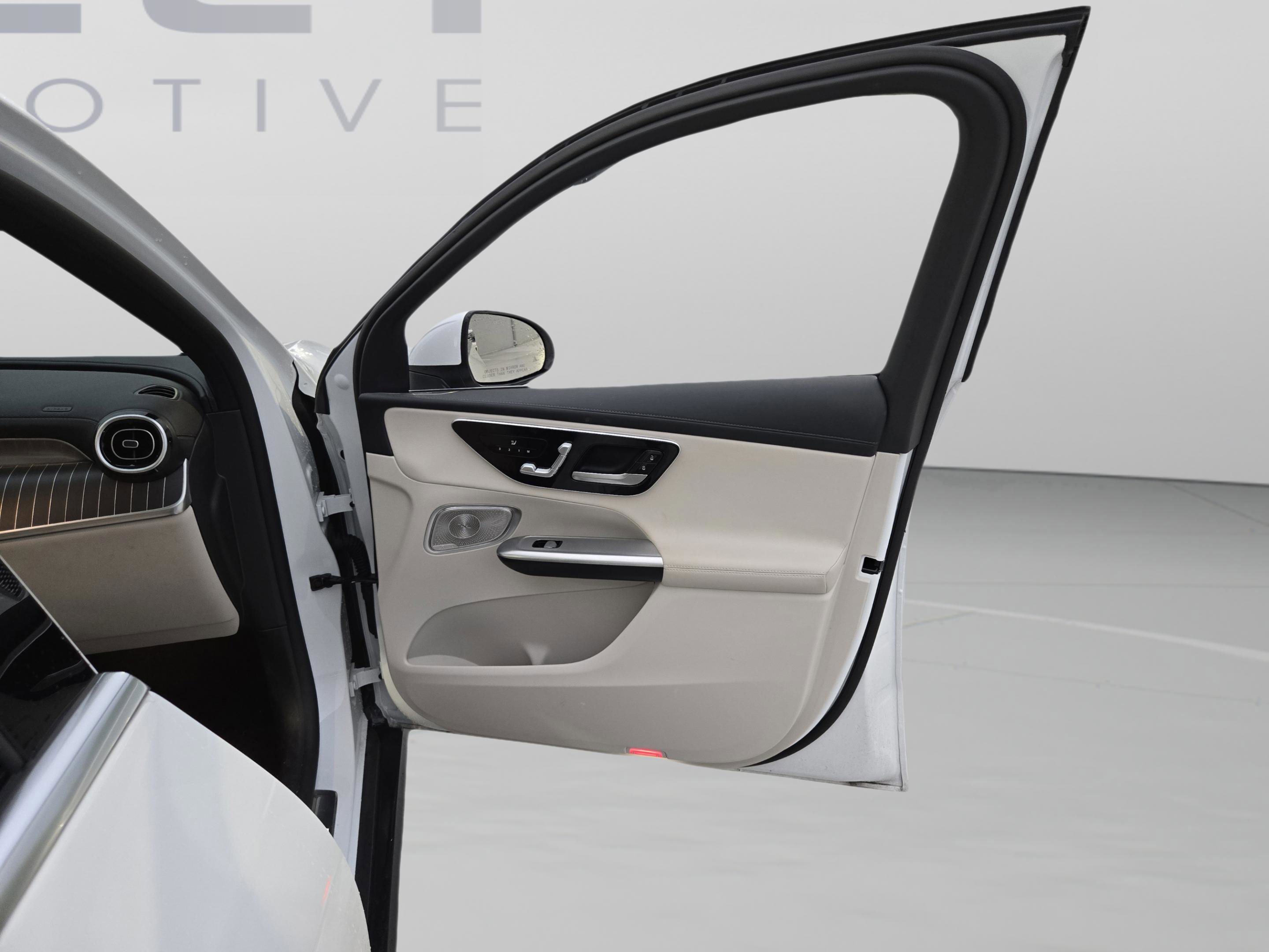 2024 Mercedes-Benz GLC 300