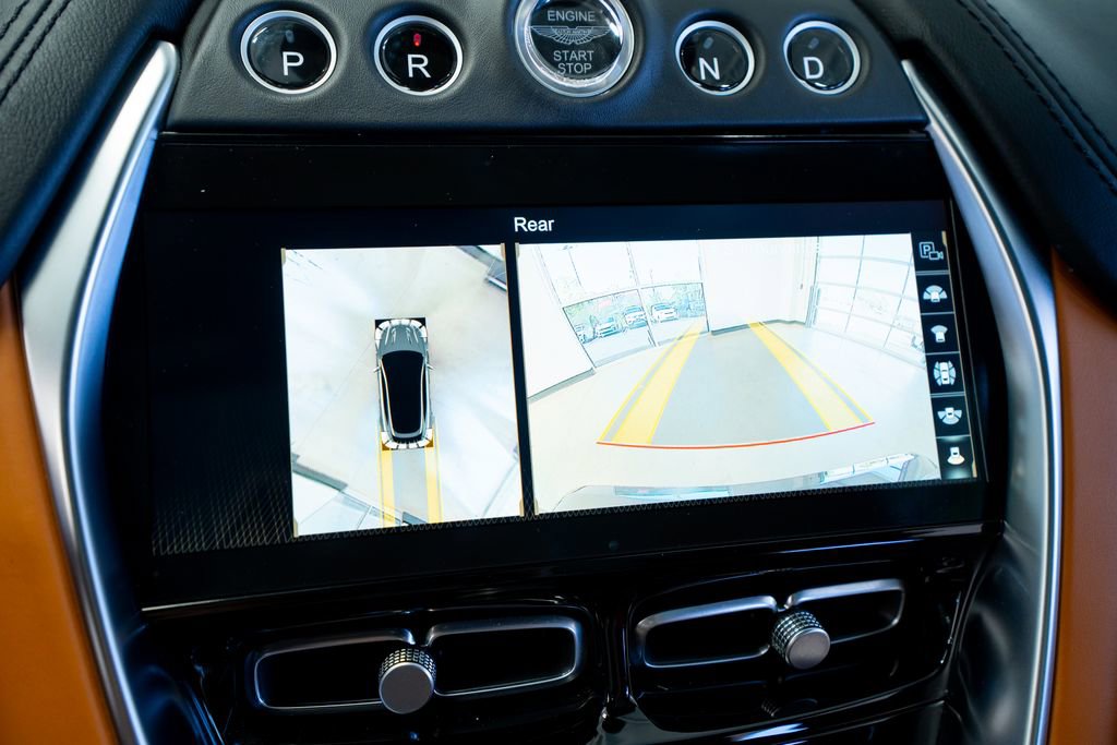 2021 Aston Martin DBX