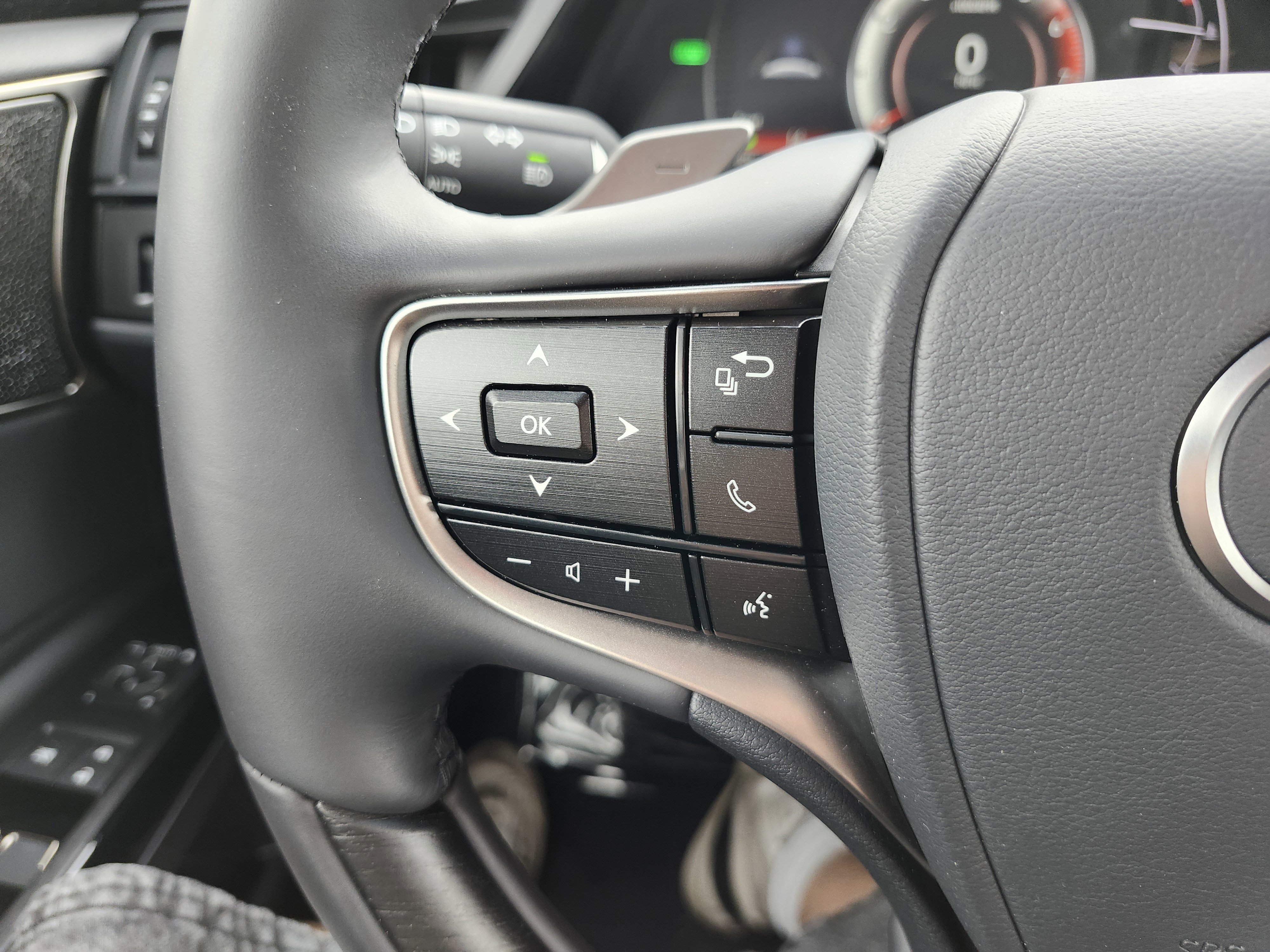 2025 Lexus ES 300h Ultra Luxury