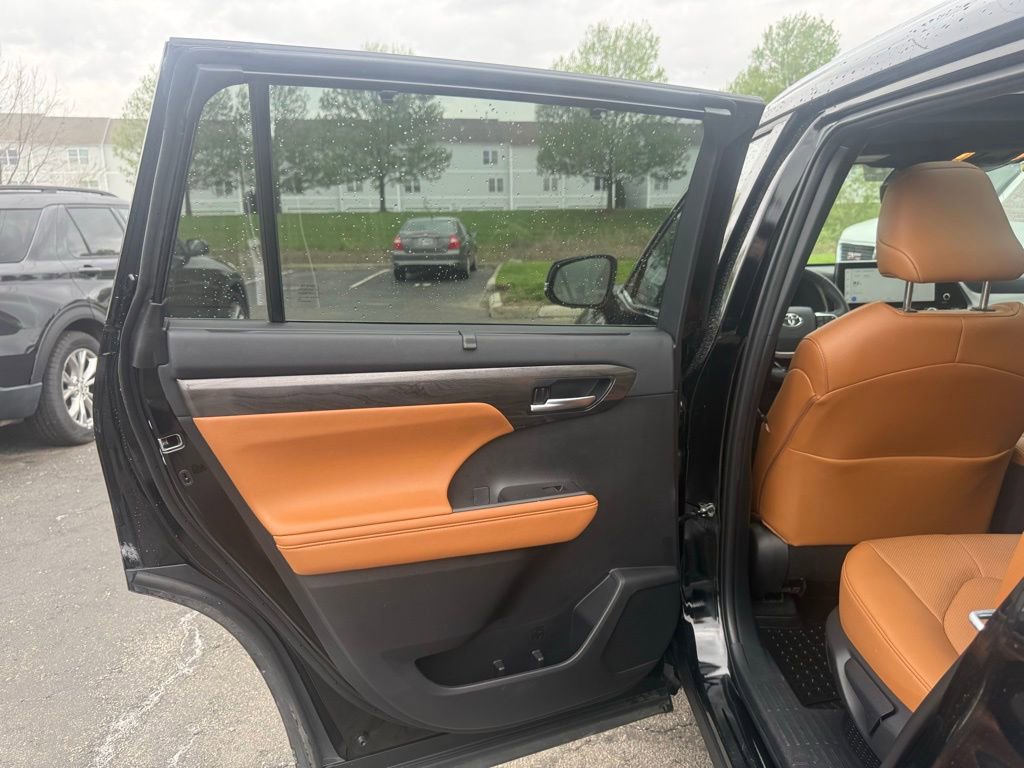 2025 Toyota Highlander Platinum