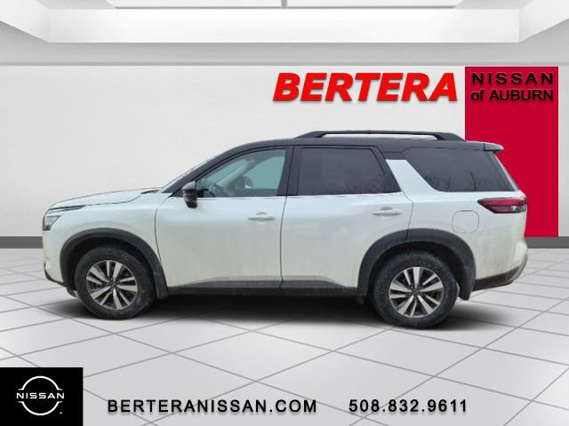 Used 2024 Nissan Pathfinder SL w/ Black Appearance Package