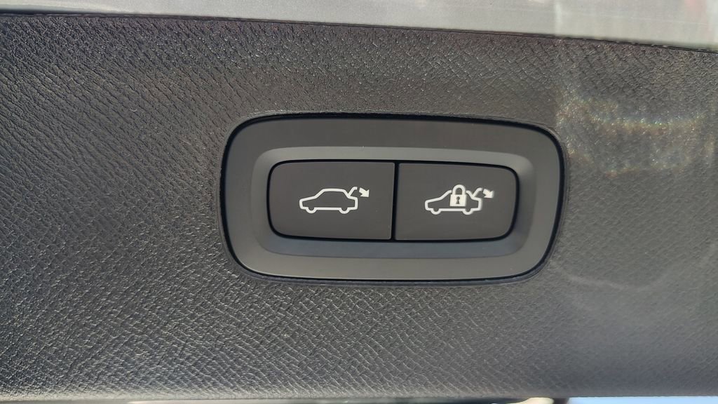 2026 Volvo Xc90 B6 Plus