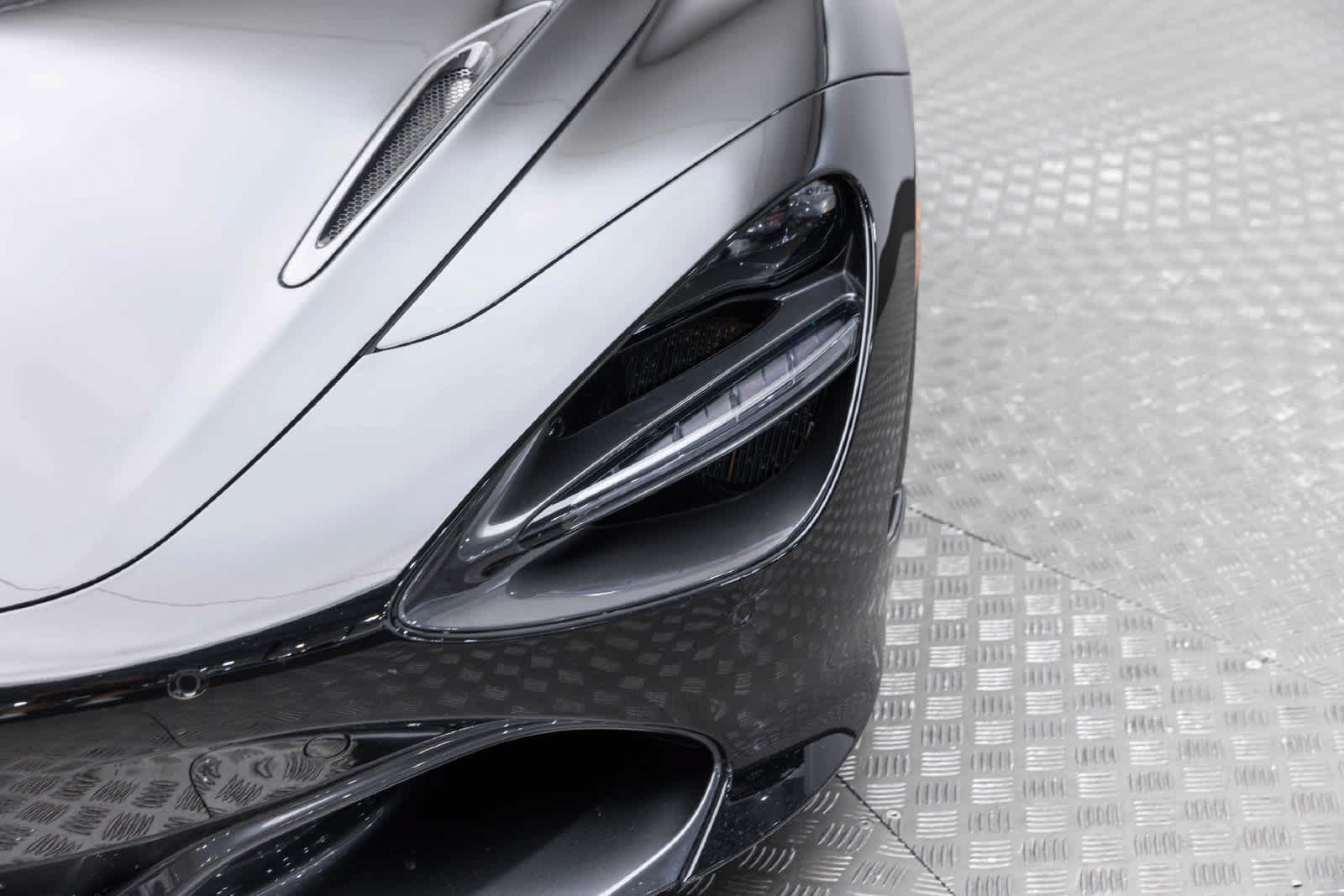 Used 2022 McLaren 720S Spider photo 40