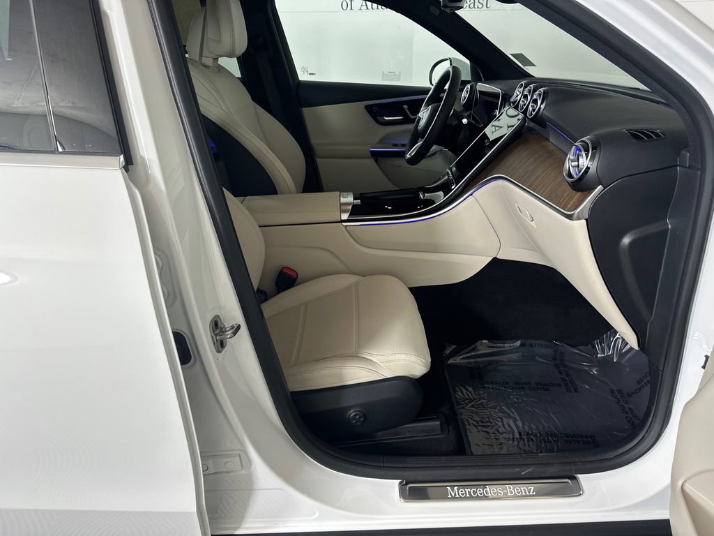 2026 Mercedes-Benz GLC 300 4MATIC