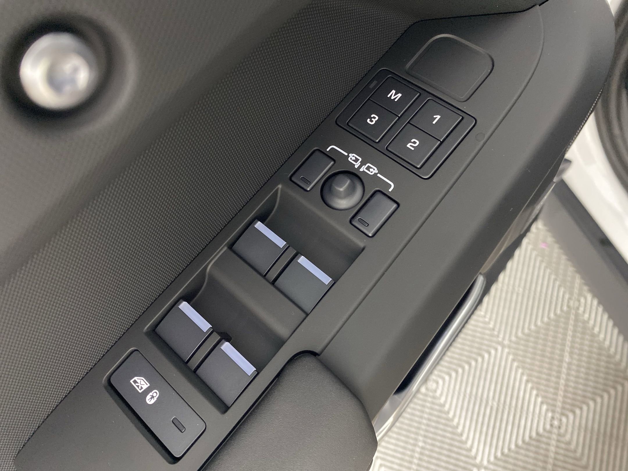 2025 Land Rover Defender 110 S