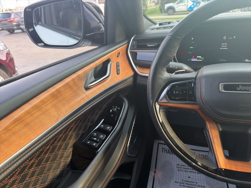 2022 Jeep Grand Cherokee Summit