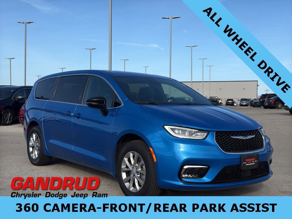 New 2026 Chrysler Pacifica Select