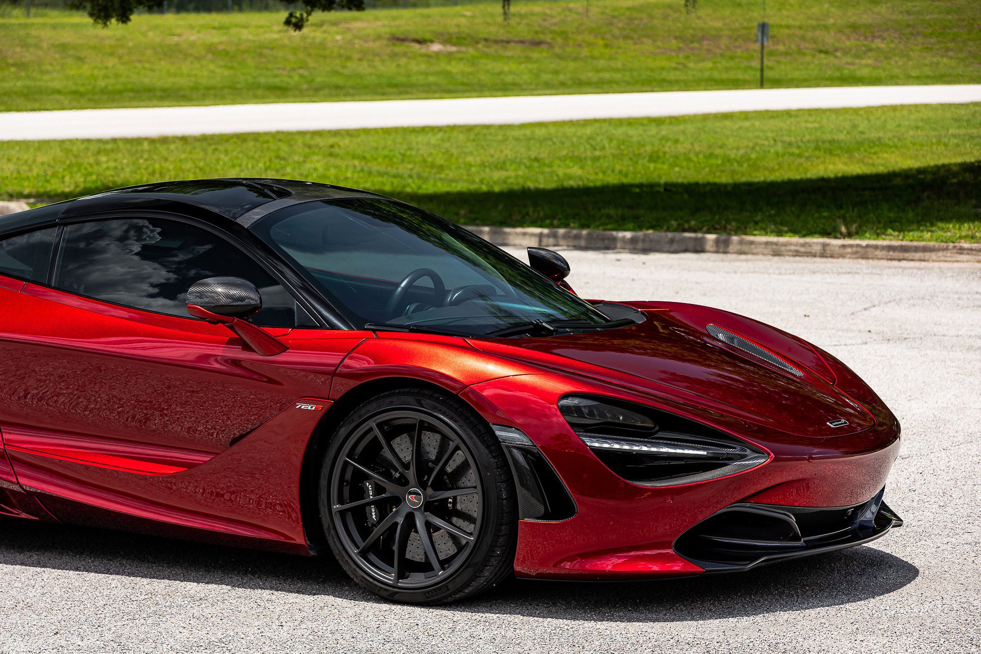 Used 2018 McLaren 720S Luxury photo 15
