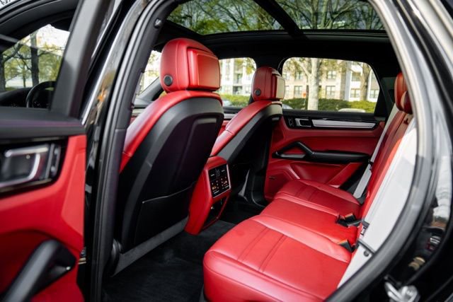 2023 Porsche Cayenne Platinum Edition