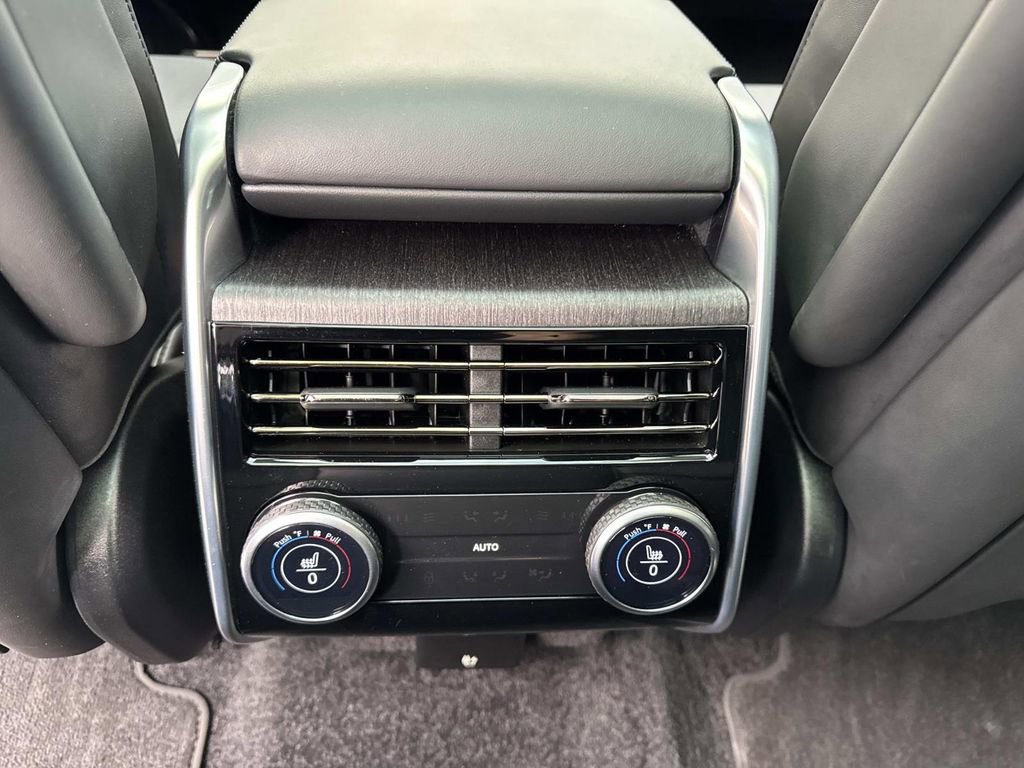 2025 Land Rover Range Rover Long Wheelbase SE