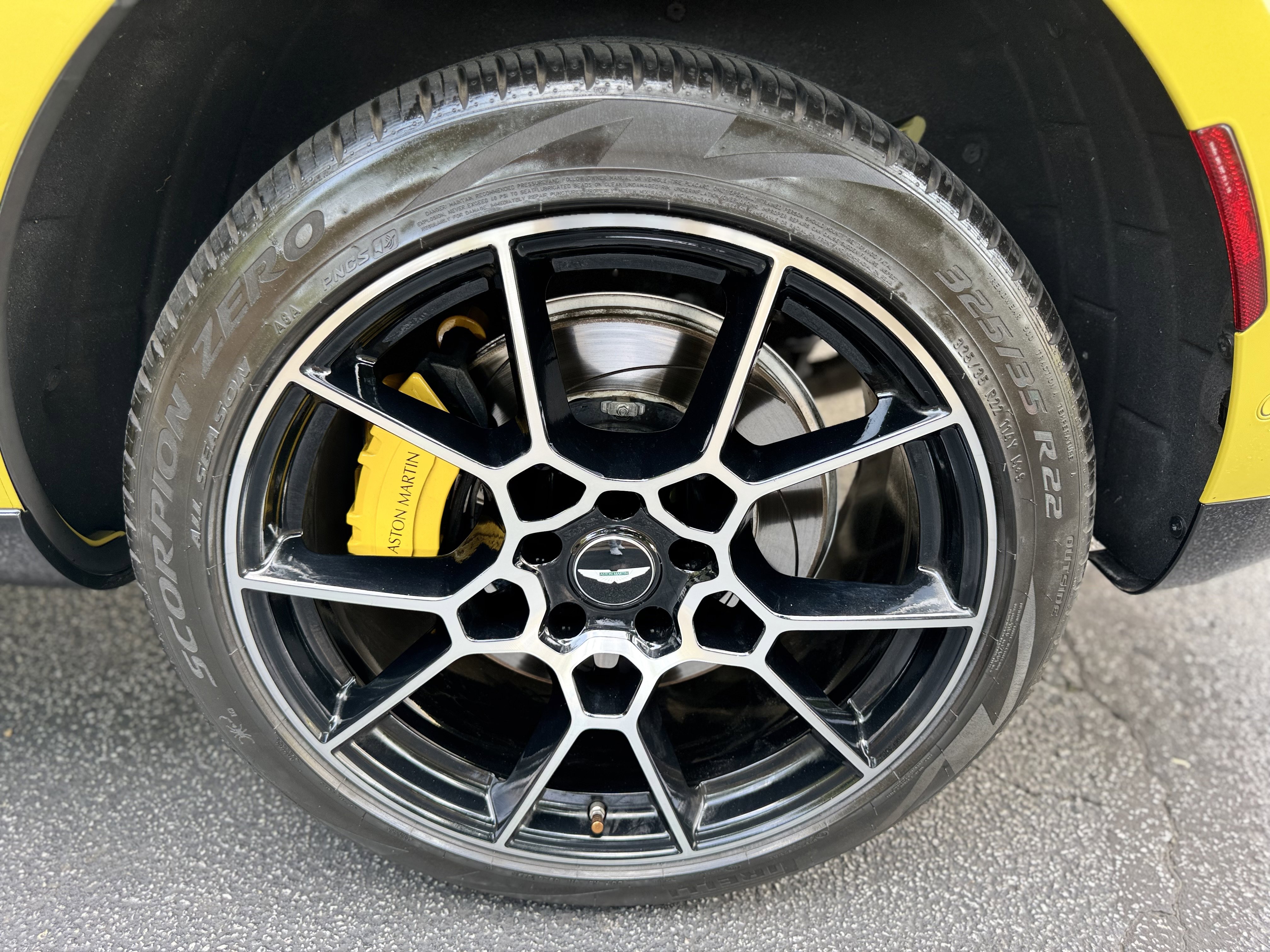 2021 Aston Martin DBX