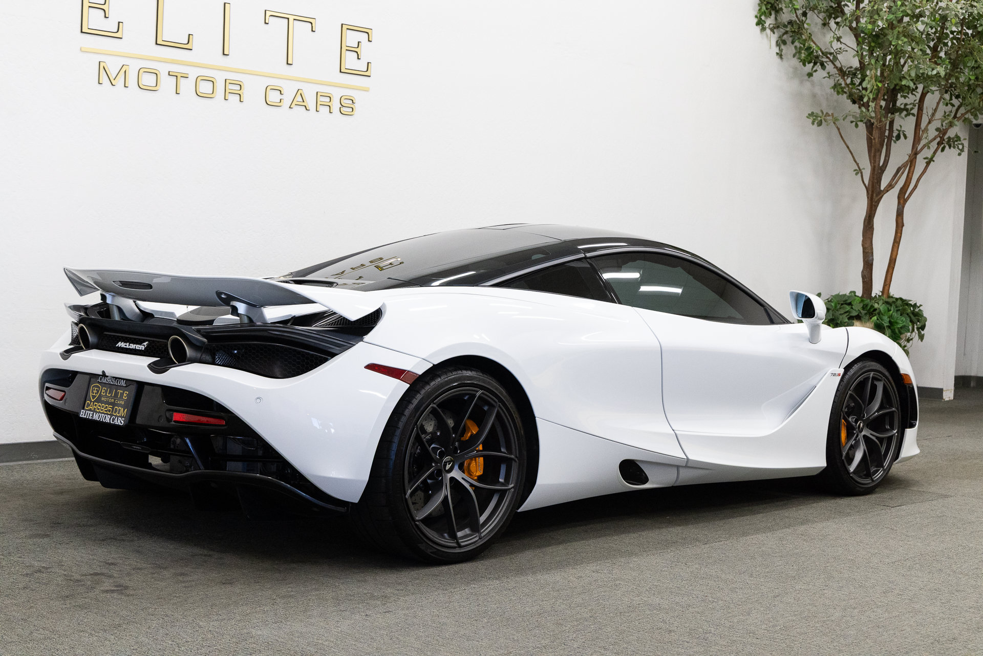 Used 2019 McLaren 720S Luxury photo 9
