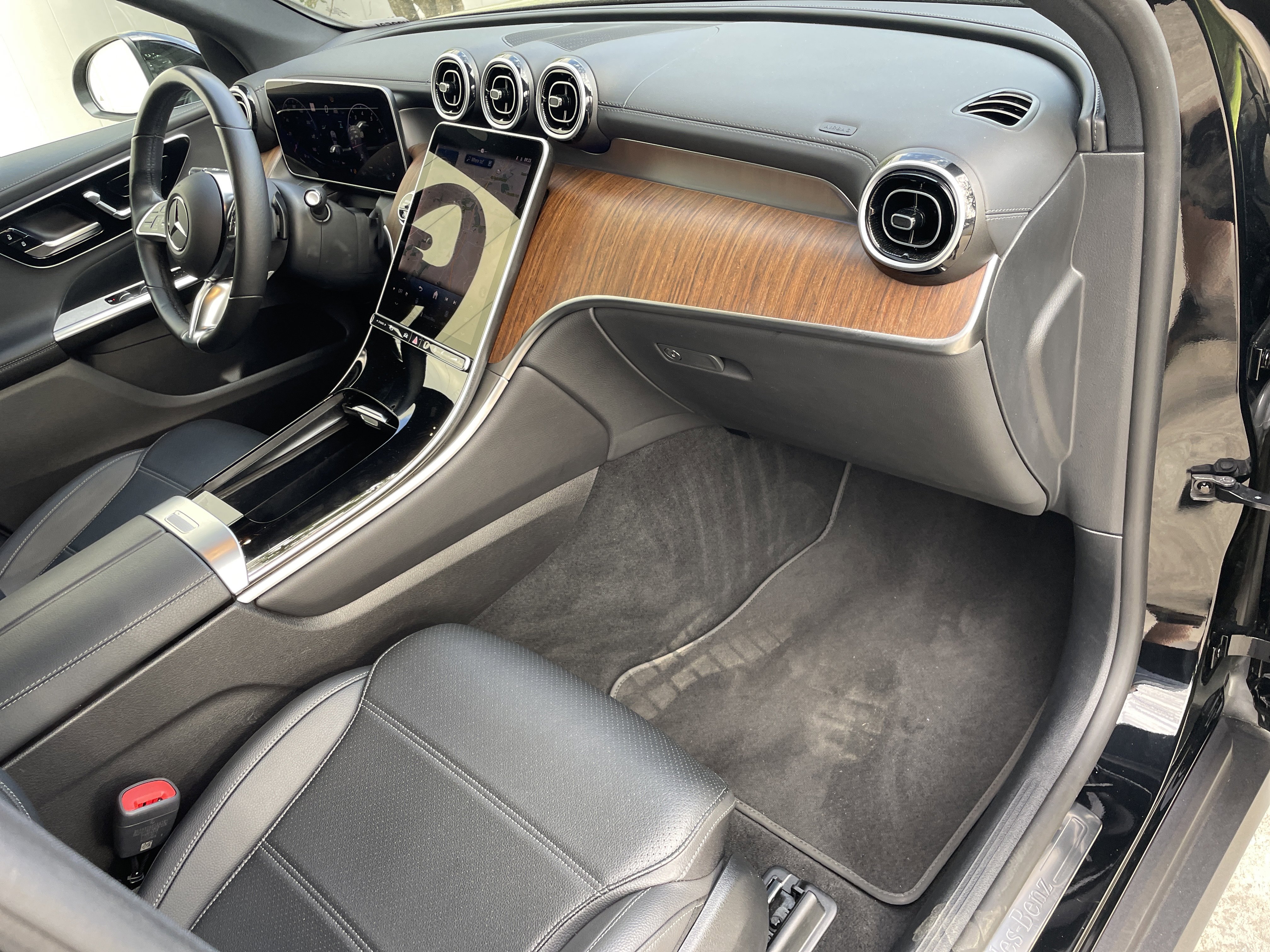 2025 Mercedes-Benz GLC 300 4MATIC