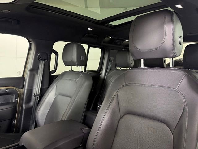 2024 Land Rover Defender 110 SE