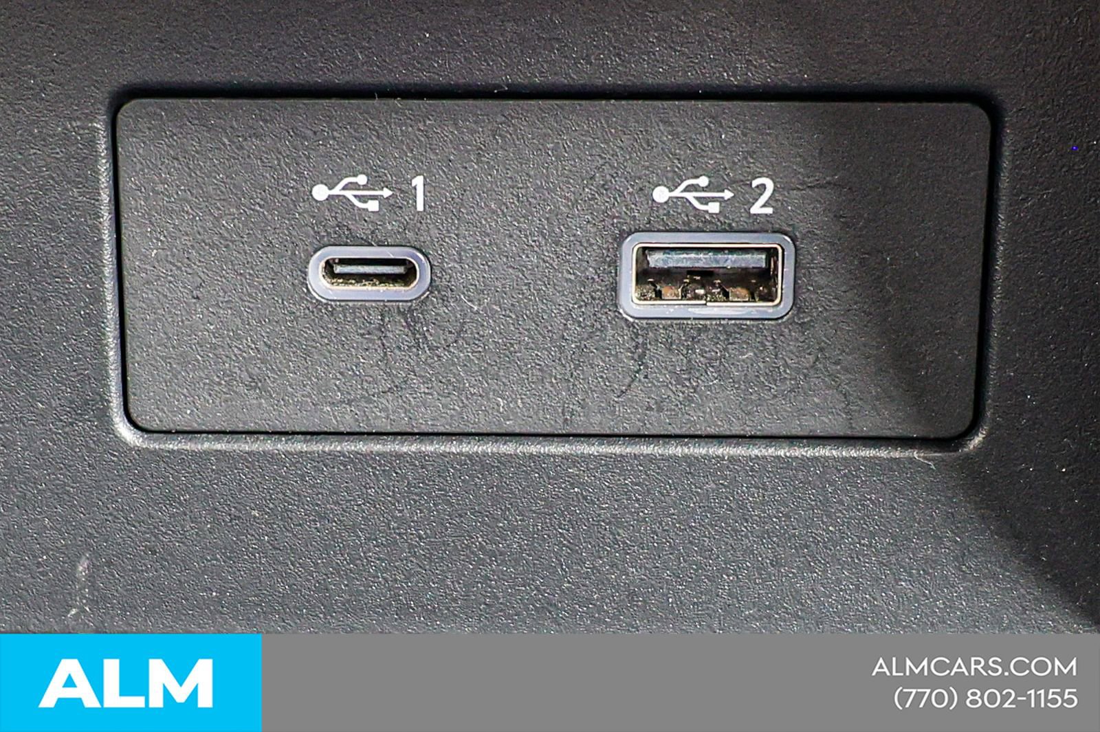 2023 Nissan Titan SV