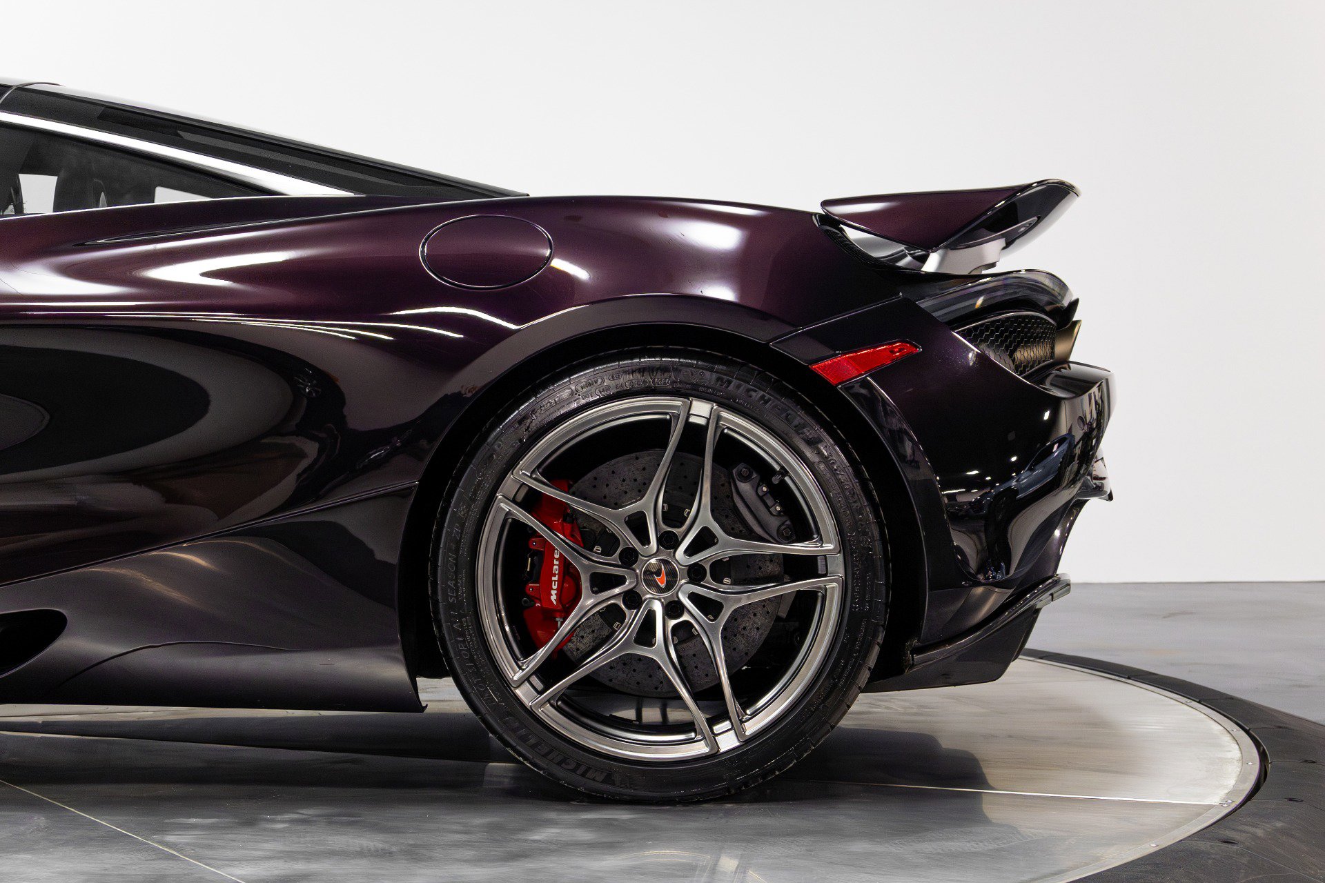 Used 2018 McLaren 720S Performance photo 30