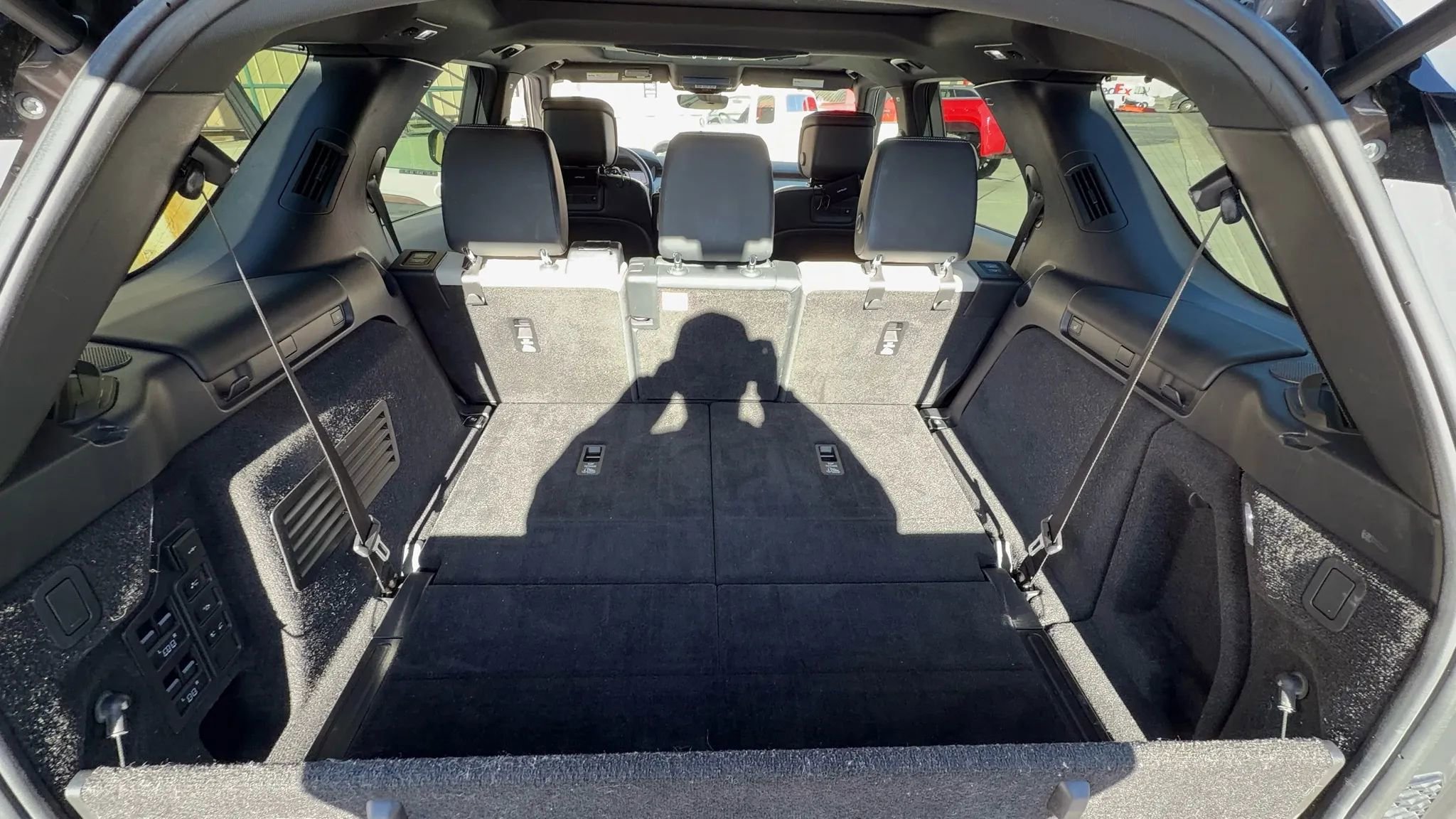 2023 Land Rover Discovery Metropolitan Edition