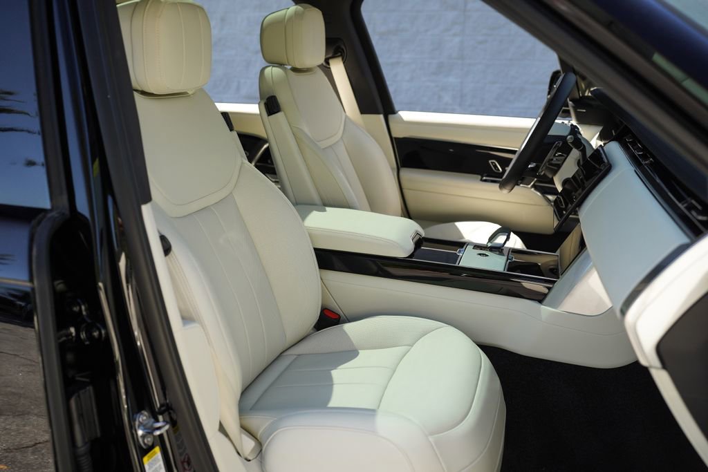 2025 Land Rover Range Rover SE