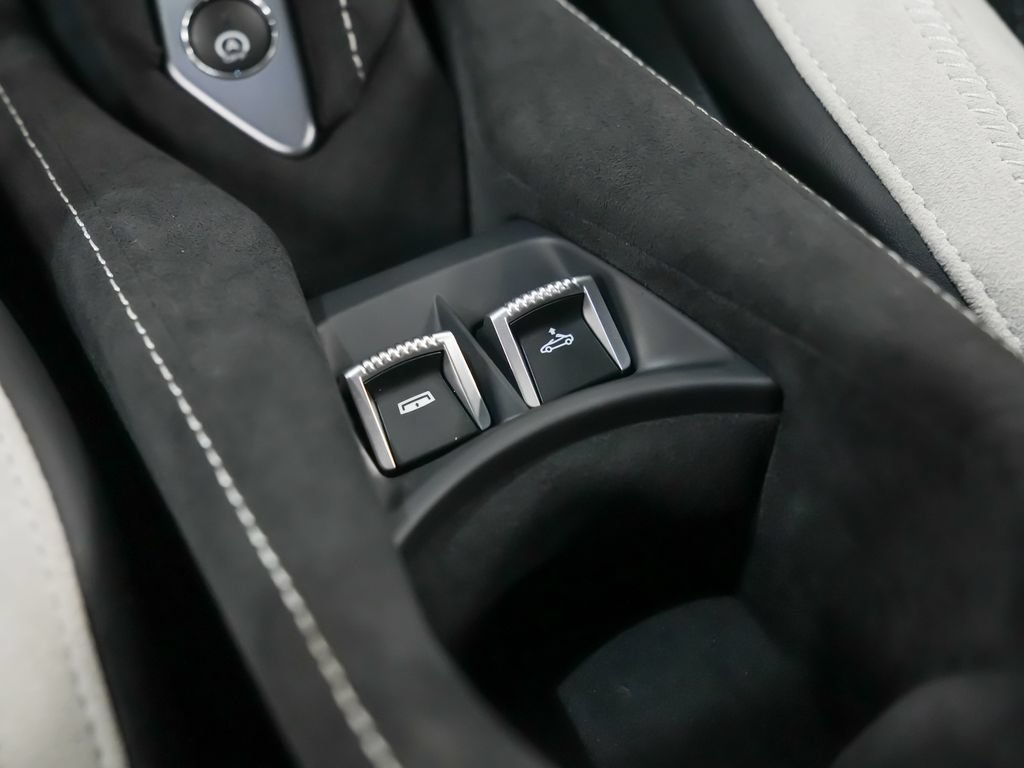 Used 2026 McLaren 750S Spider photo 32