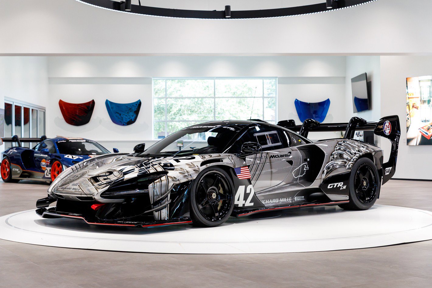 Used 2020 McLaren Senna photo 11